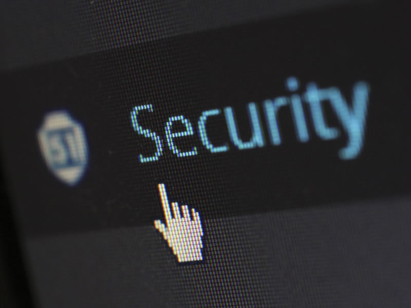 Nahaufnahme eines Bildschirms mit dem Wort Security und Mauszeiger